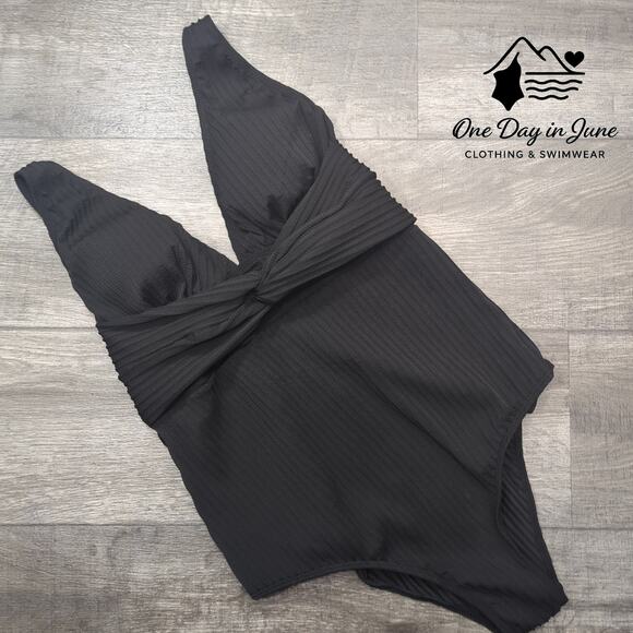 Cupshe Textured V Neck One Piece Swimsuit Size XL - Picture 1 of 5